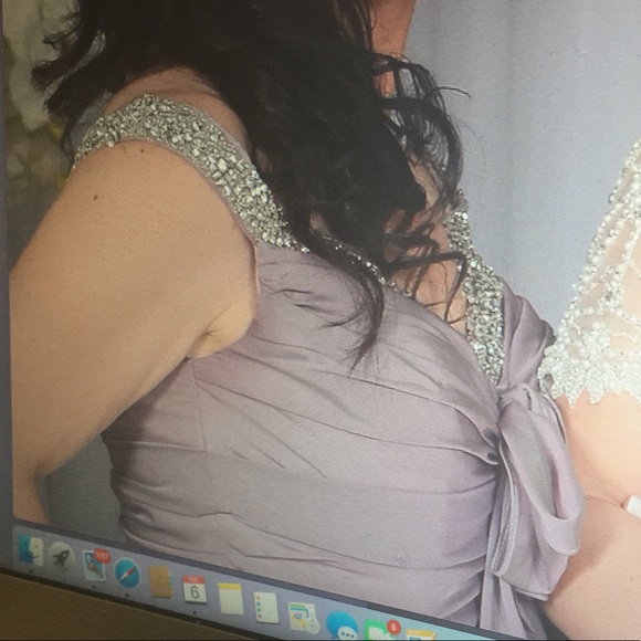 Lavender gown with studded sleeves - Picture 2 of 3